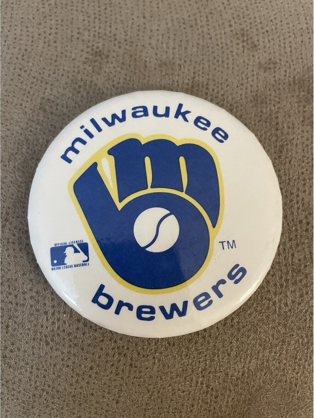 Vintage 1986 Milwaukee Brewers MLB 3.5" Baseball Button / Pin